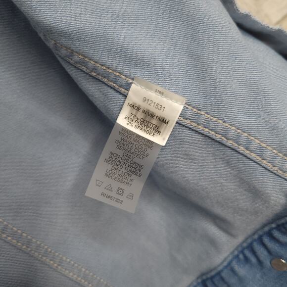 Vince Camuto Long Sleeve Jean Trucker Jacket Women’s Size Small Soft Denim 4 / 6 - Picture 6 of 10